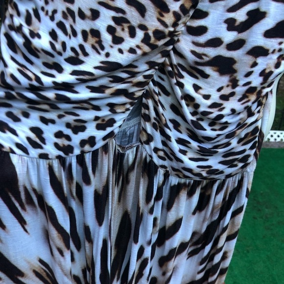 Young Broke & Fabulous size M/L leopard Maxi with center cut out - Picture 7 of 14